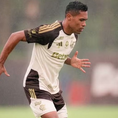 Op��o �nica do Flamengo, Alex Sandro precisar� encontrar sequ�ncia ap�s data Fifa