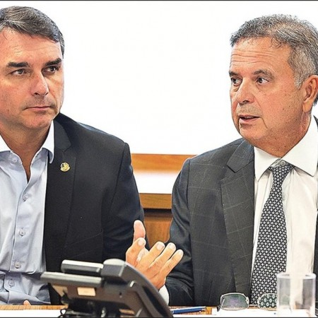 Flavio Bolsonaro votar� pela 5�2 e, se eleito, implantar� sal�rio por hora, diz seu estrategista