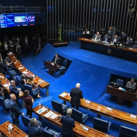 Senado deve votar nesta quarta-feira a PEC que acaba com a escala 6x1
