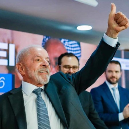 Presidente Lula diz que vai autorizar TSE a quebra sigilo dele e de familiares