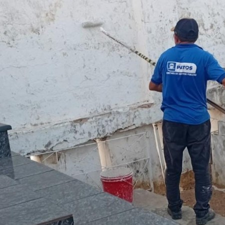 Prefeitura de Patos inicia pintura interna do Cemit�rio Santo Ant�nio 