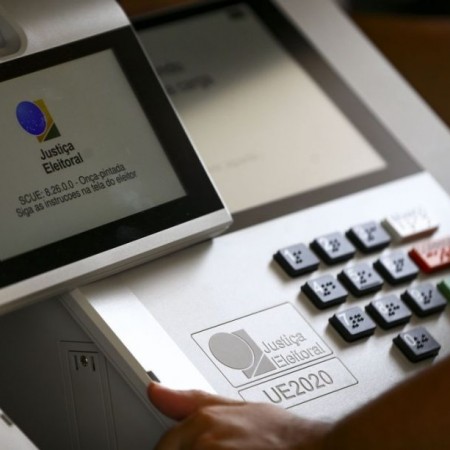 Trabalhador tem direito de sair do servi�o para votar nas elei��es, garante a lei