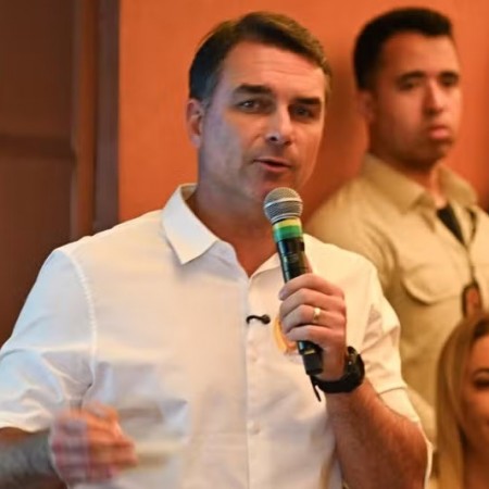 PF aciona Argentina e apura poss�vel fuga de Fl�vio Bolsonaro para os EUA pelo pa�s