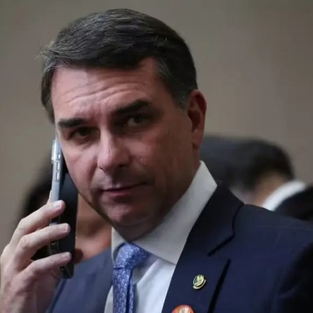 [PROCURA-SE] Fl�vio Bolsonaro n�o entrega passaporte � PF e descumpre ordem 