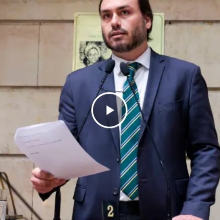 Ap�s fuga do irm�o Fl�vio, Carlos visita Jair Bolsonaro e pede desculpas: 'a gente falhou'