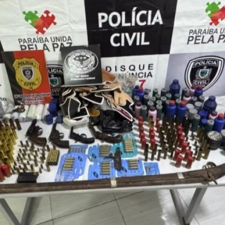 Idoso � preso com armas, muni��es e explosivos em Tavares, no Sert�o da Para�ba