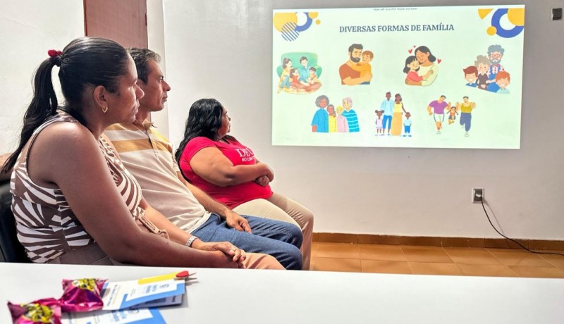 Novas fam�lias de Patos iniciam forma��o para o Servi�o de Fam�lia Acolhedora 