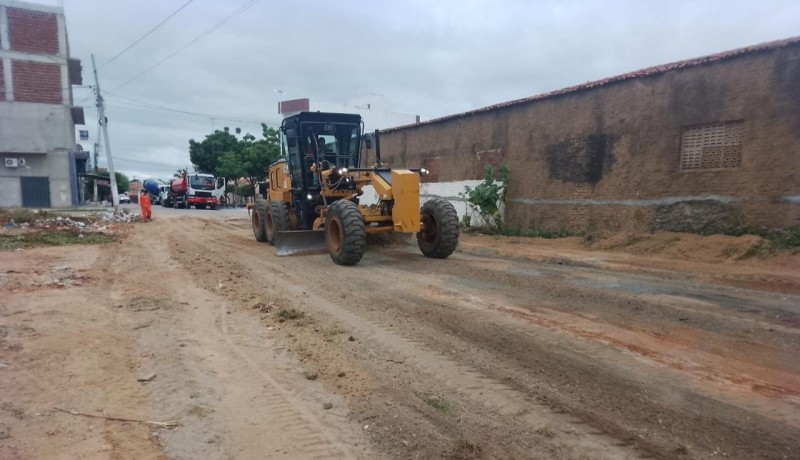 Prefeitura de Patos inicia obras de pavimenta��o asf�ltica em diversos bairros da cidade