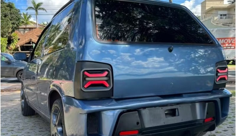 Fiat Uno viraliza com pe�as de Jeep Renegade e luxo que nem o Commander tem