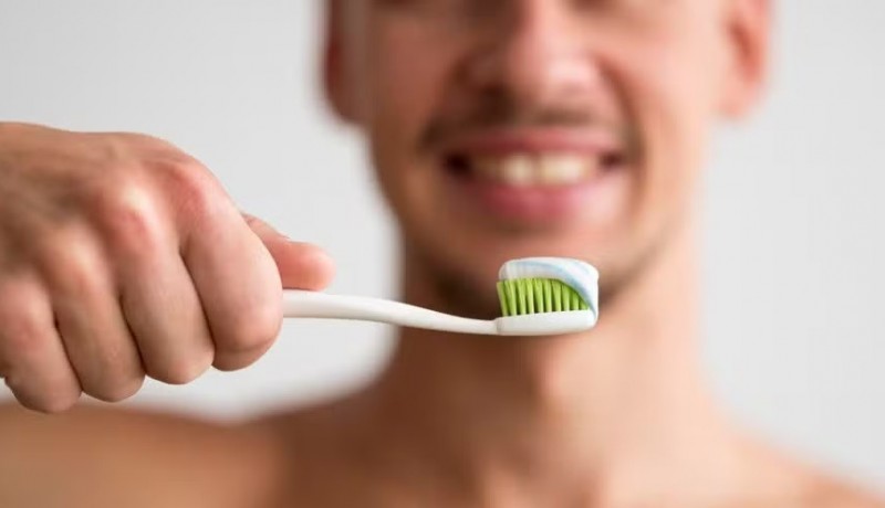 Quantas vezes por dia voc deve escovar os dentes, segundo os especialistas?