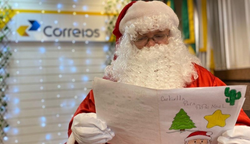 Papai Noel dos Correios: veja como adotar uma cartinha