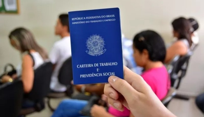 Desemprego fica em 5,2% em novembro e renova a menor taxa, diz IBGE