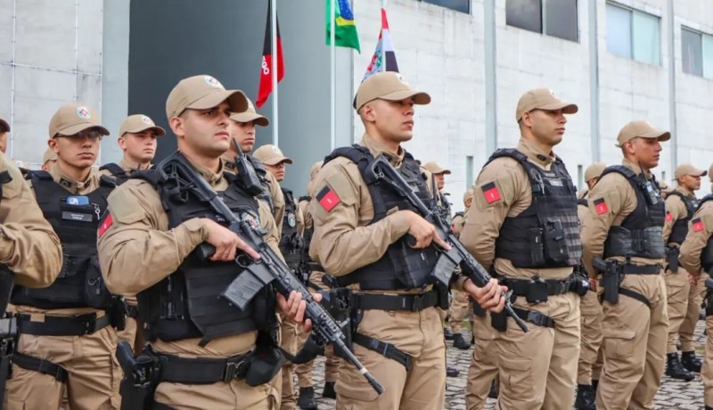 Governo da Para�ba promove 212 policiais militares e 64 bombeiros