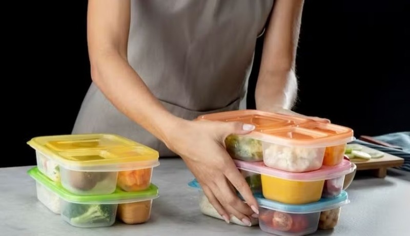 Por quanto tempo posso guardar as sobras de comida na geladeira?