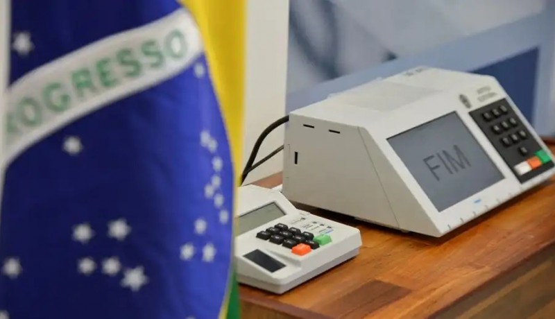[V�DEO] Tribunal Superior Eleitoral abre e desmonta urna eletr�nica ao vivo pela primeira vez