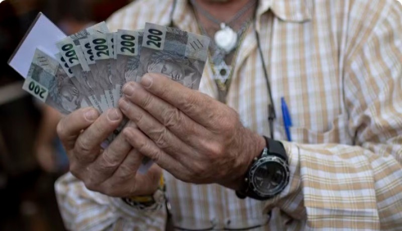 Governo aumenta proje��o do sal�rio m�nimo para 2027: R$ 1.741