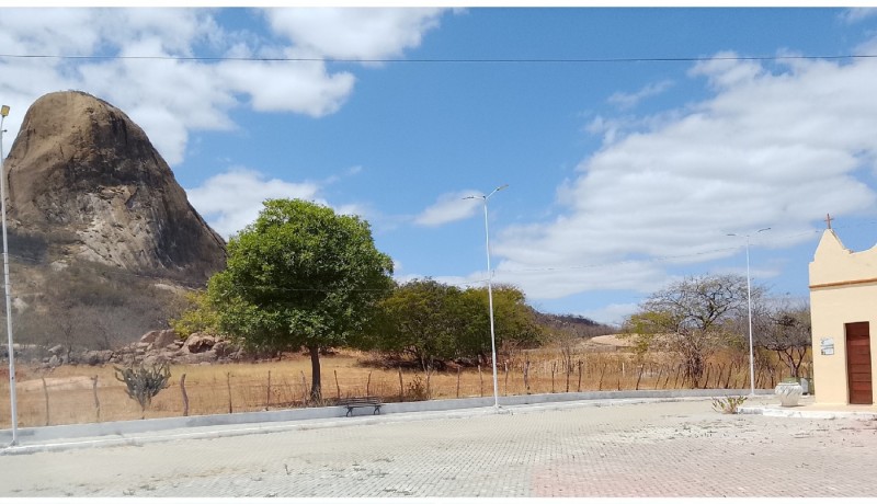 Estrada que leva at� Vila Picotes em S�o Mamede come�a a ser asfaltada