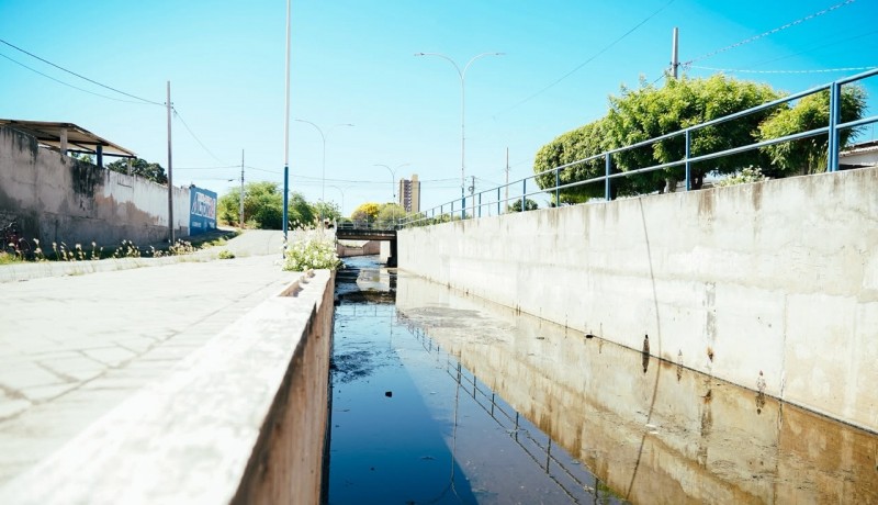 Prefeitura de Patos amplia limpeza de canais e terrenos baldios e pede colabora��o dos moradores