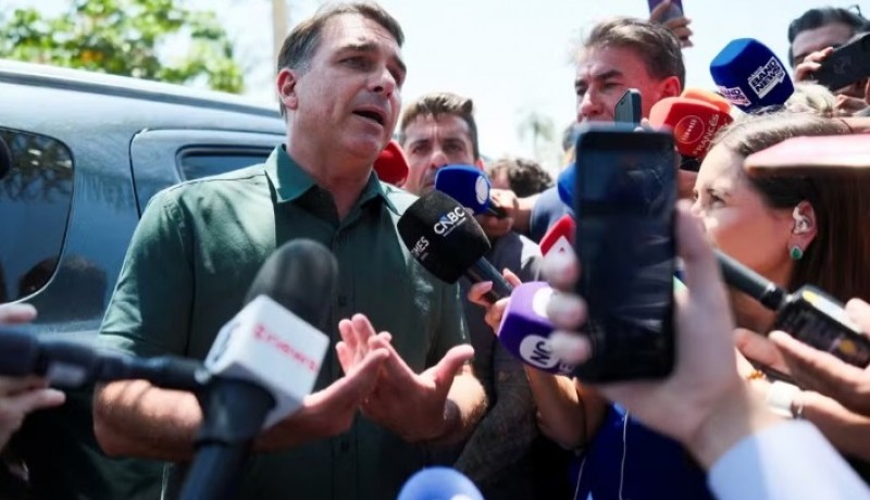 Cr�tico ferrenho da PEC do fim da 6x1, Fl�vio Bolsonaro agora fala em voto a favor