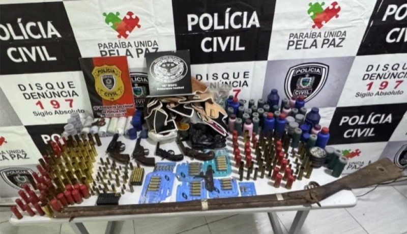 Idoso � preso com armas, muni��es e explosivos em Tavares, no Sert�o da Para�ba
