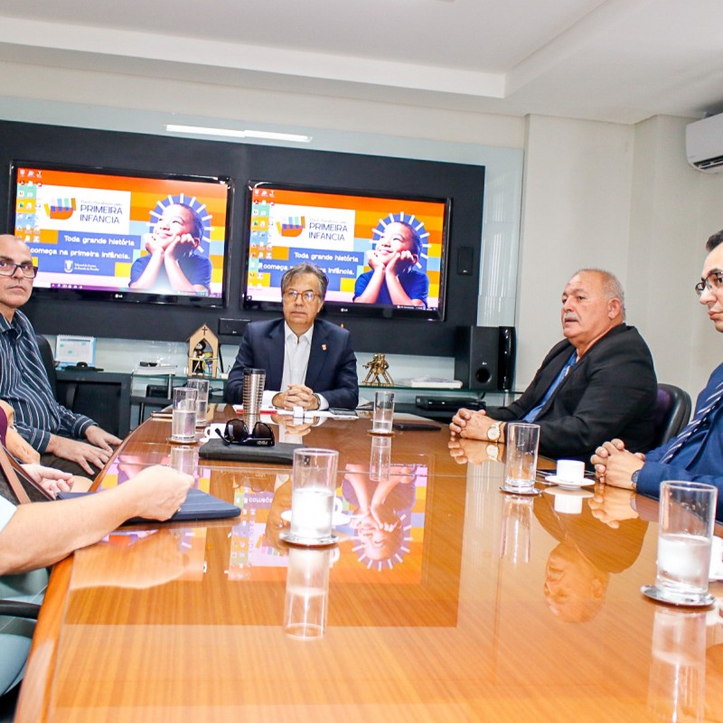 TCE-PB recebe prefeito de Patos e secret�rios para discutir pol�ticas p�blicas com foco na Primeira Inf�ncia