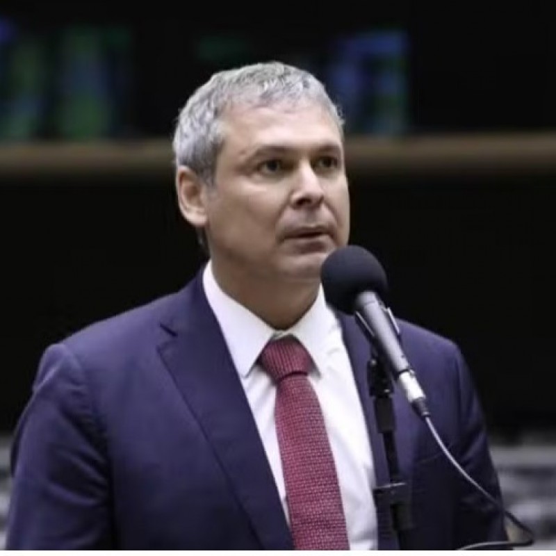 Lder do PT vai acionar Cmara e Justia contra manobra para salvar mandato de Eduardo Bolsonaro