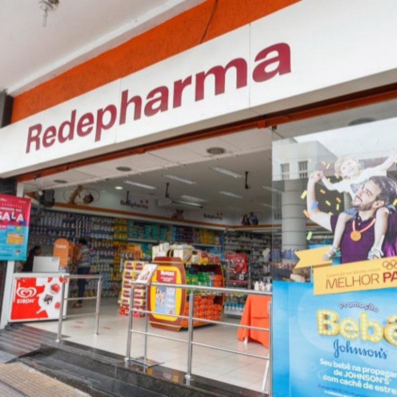 Bandidos arrombam Farmcia Redepharma em Patos pelo teto, violam cofre e levam dinheiro