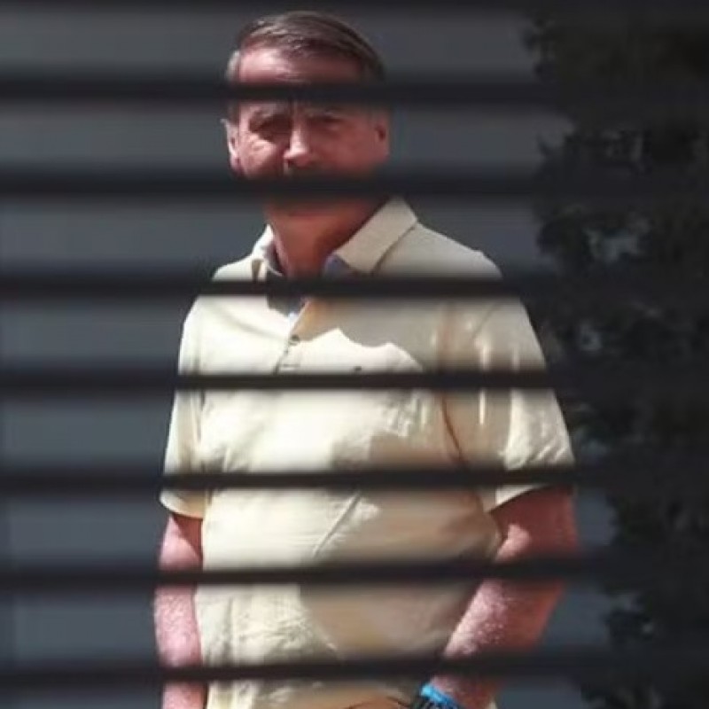 Defesa de Bolsonaro pede priso domiciliar e cita 'situao precria' da Papuda: 'Risco  vida'