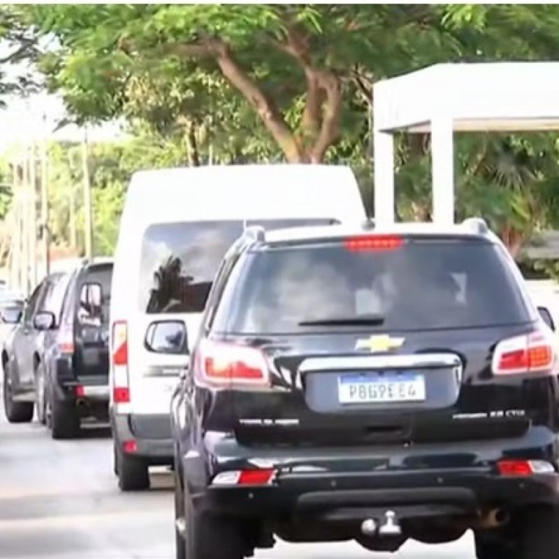 Moraes determinou priso de Bolsonaro 'sem utilizao de algemas e sem qualquer exposio miditica'