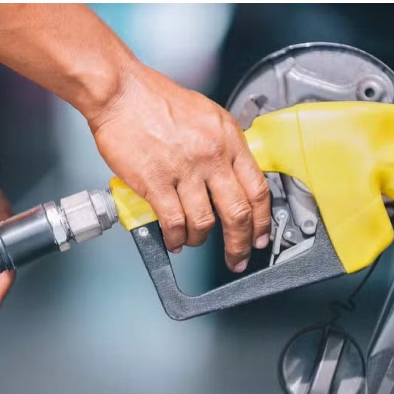 Queda no pre�o da gasolina n�o chega �s bombas e Sindipetro diz que n�o h� defini��o de repasse