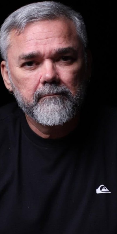 Misael N�brega lan�a livro de poemas minimalistas 'S�S' no Centro de Cultura Amaury de Carvalho nesta sexta (26) 