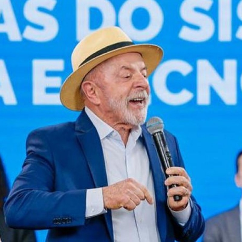 Lula reage � miss�o dos EUA e diz que quem tentar interferir nas elei��es brasileiras vai apanhar muito