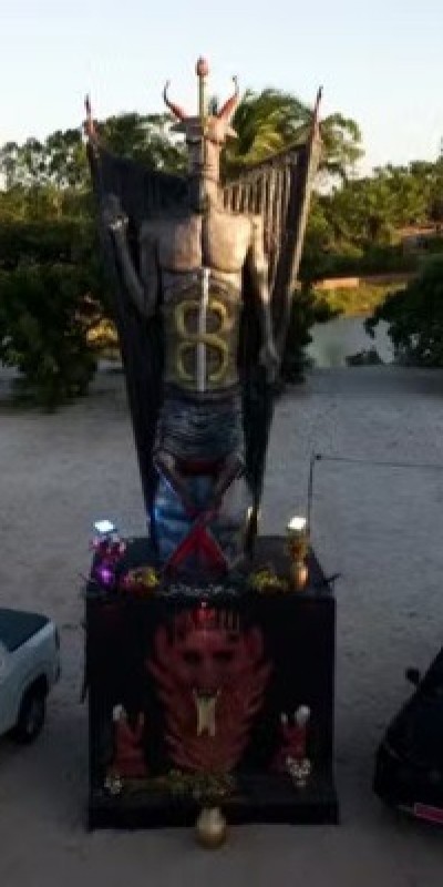 Est�tua de 11 metros em homenagem ao Diabo � constru�da no Cear�