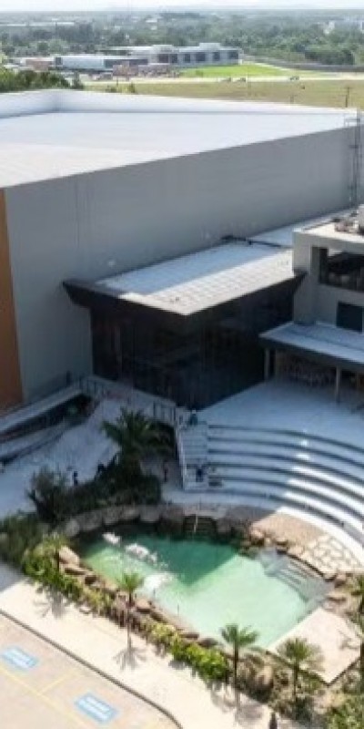 Megaigreja com lago artificial de batismo, tecnologia de est�dio de futebol, cafeteria e fragr�ncia exclusiva � inaugurada no ES