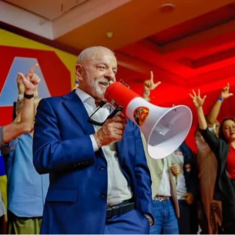 Lula celebra Dia do Nordestino e diz que, se Fl�vio for eleito, cortar� P�-de-Meia e outros programas sociais