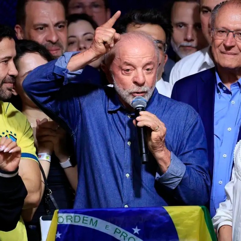 Lula critica fuga de Fl�vio Bolsonaro e diz que senador deveria provar sua honestidade: 'Quem n�o deve, n�o teme'