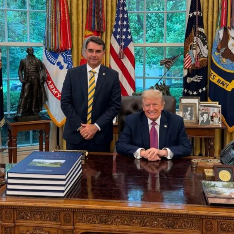 Trump diz que n�o vai se 'envolver' ap�s Fl�vio afirmar em carta golpista que � o 'verdadeiro presidente' do Brasil