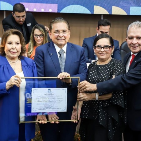Fátima Bocão entrega três títulos de Cidadão Patoense durante sessão solene de 122 anos de Patos