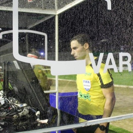 IFAB discute entrada do VAR em cartões amarelos e contagem para arremessos de lateral