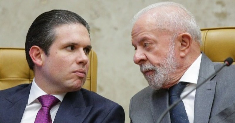 Após corte de cargos, Hugo Motta renegocia espaços do Centrão no governo