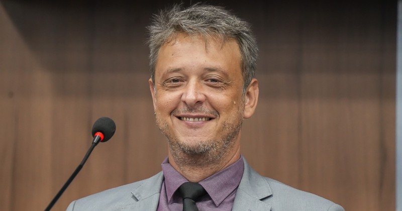 Emano Araújo é o 6º vereador a declarar publicamente voto em Maikon Minervino e muda cenário da sucessão na Câmara