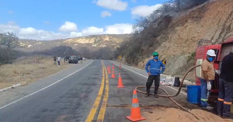 BR-230: trânsito na Serra de Santa Luzia é interditado para retirada de caminhão tombado